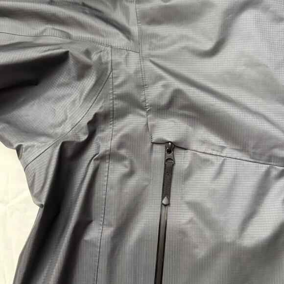 Goldwin Brand New with Tag Packable GORE-TEX jacket $679.99 +tax - Picture 8 of 13